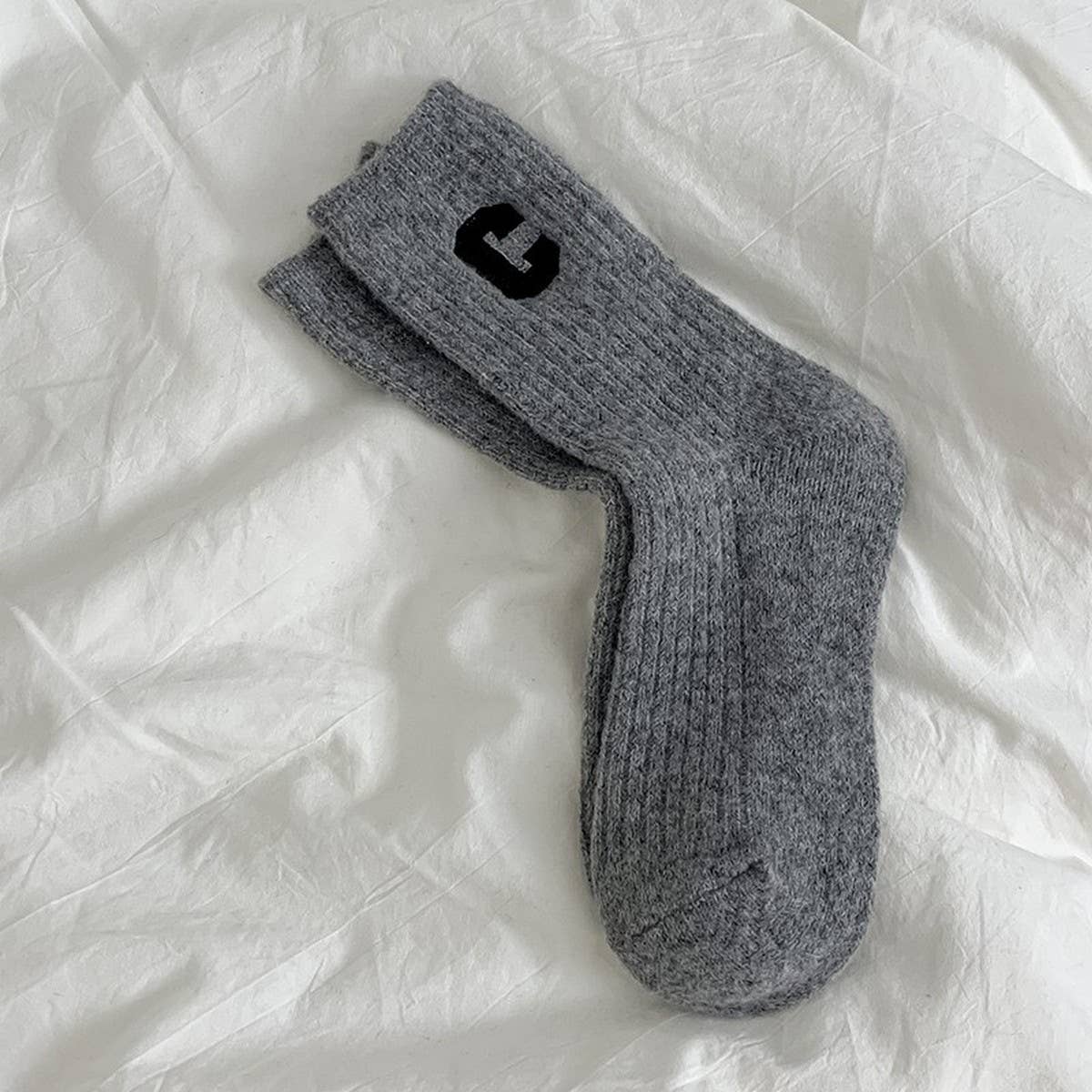 AUTUMN AND WINTER WARM LETTER C MID TUBE SOCKS_CWMS1055
