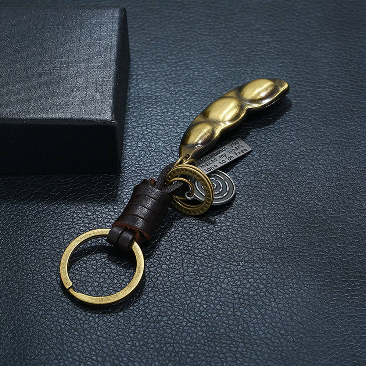 NEW HAND WOVEN COWHIDE KEYCHAIN_CWMM5019