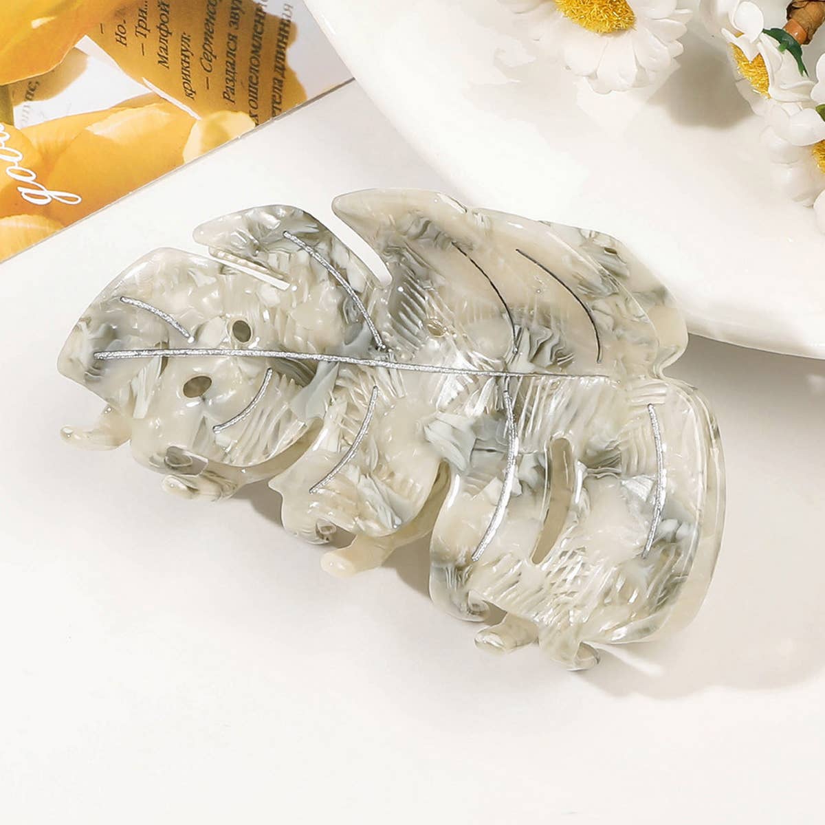 ACETATE LEAF HAIR CLAW ELEGANT SHARK CLIP_CWAHA1646