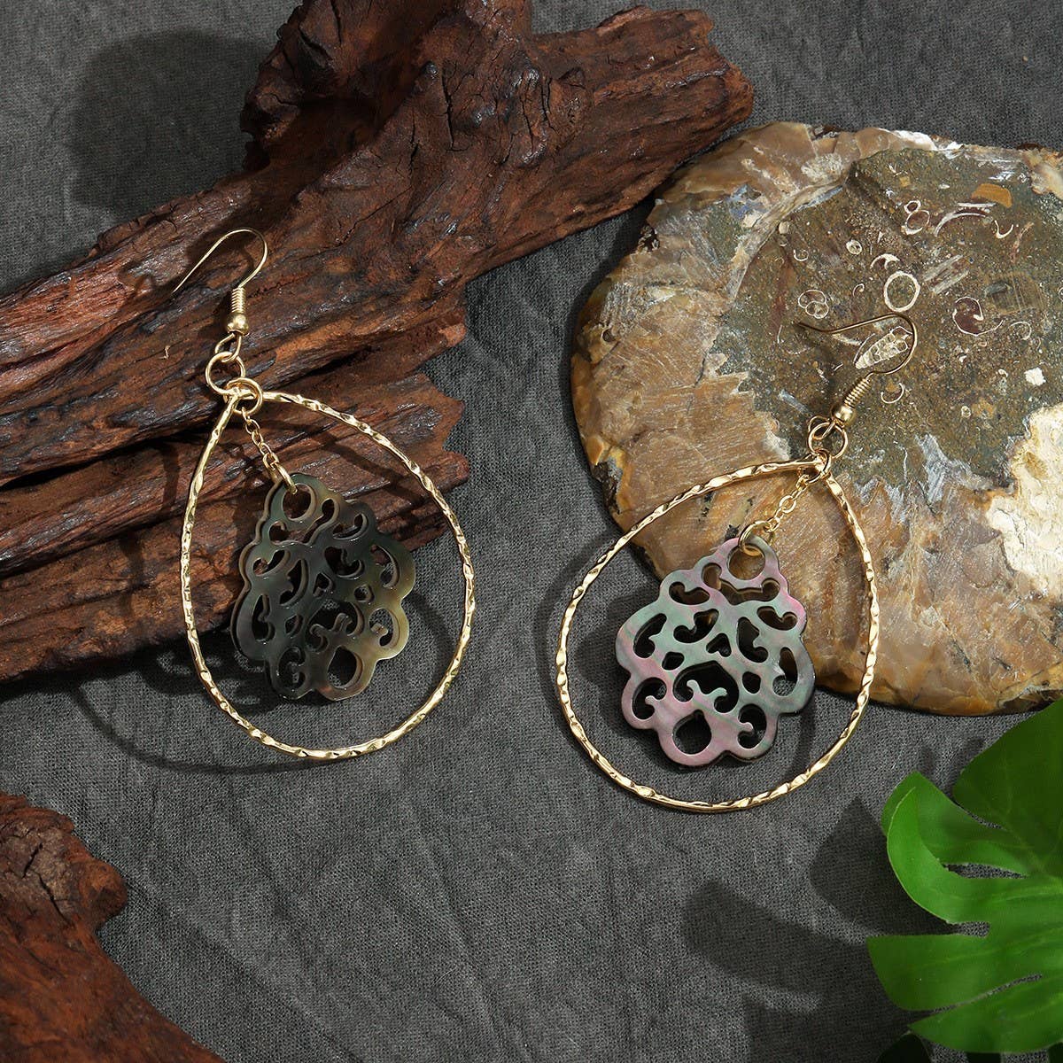 NATURAL SEA SHELL FLOWER SHAPED HOLLOW EARRINGS_CWMM4319