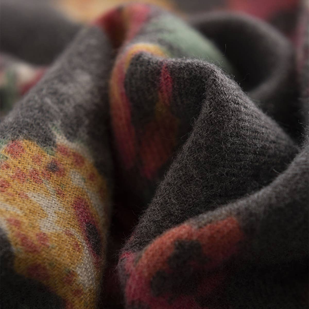 Women Retro Warm Rose Print Scarf