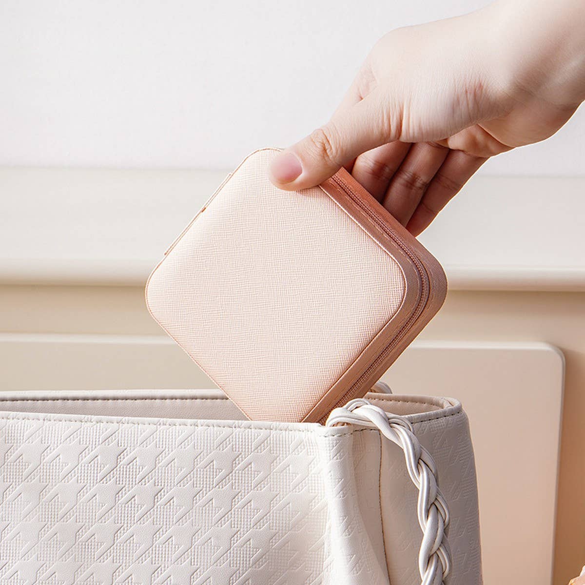 EXQUISITE PORTABLE JEWELRY STORAGE BOX_CWAJE1538