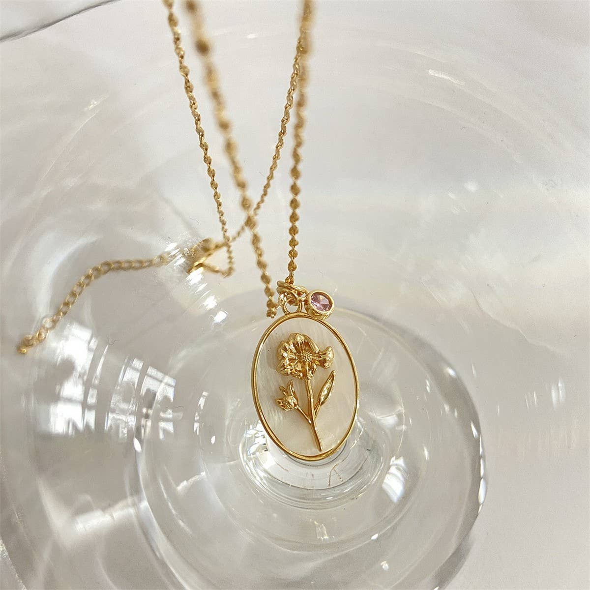 DECEMBER THREE DIMENSIONAL FLORAL OVAL NECKLACE_CWAJE1614