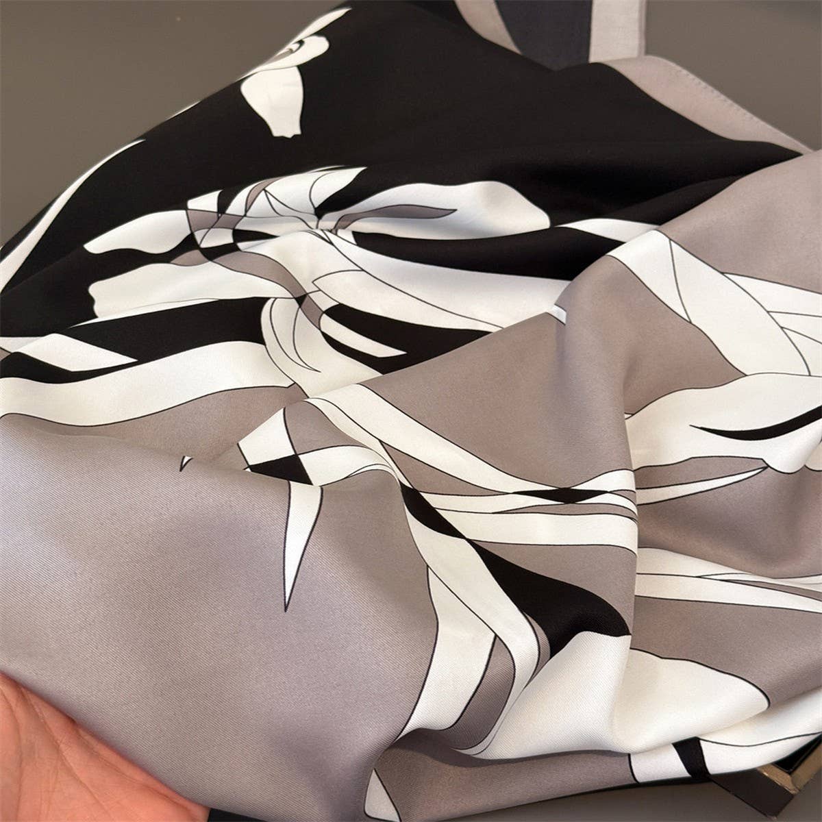 Retro Floral Faux Silk Square Neck Scarf_Cwasc03436