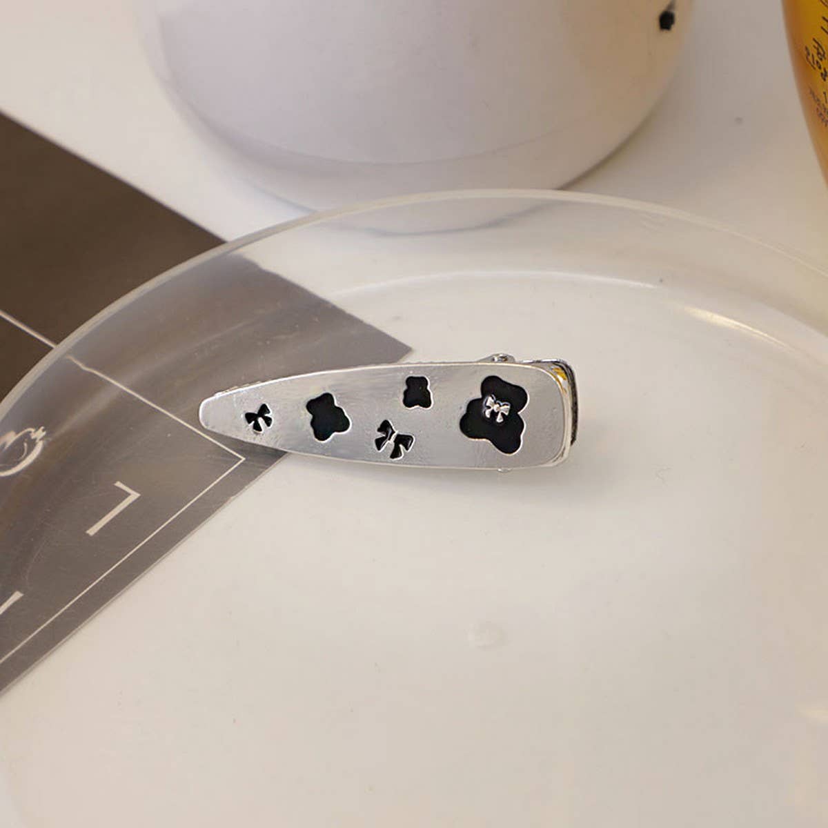 BLACK GLAZE FLOWER HEART CHECKERBOARD HAIRPIN_CWAHA4737