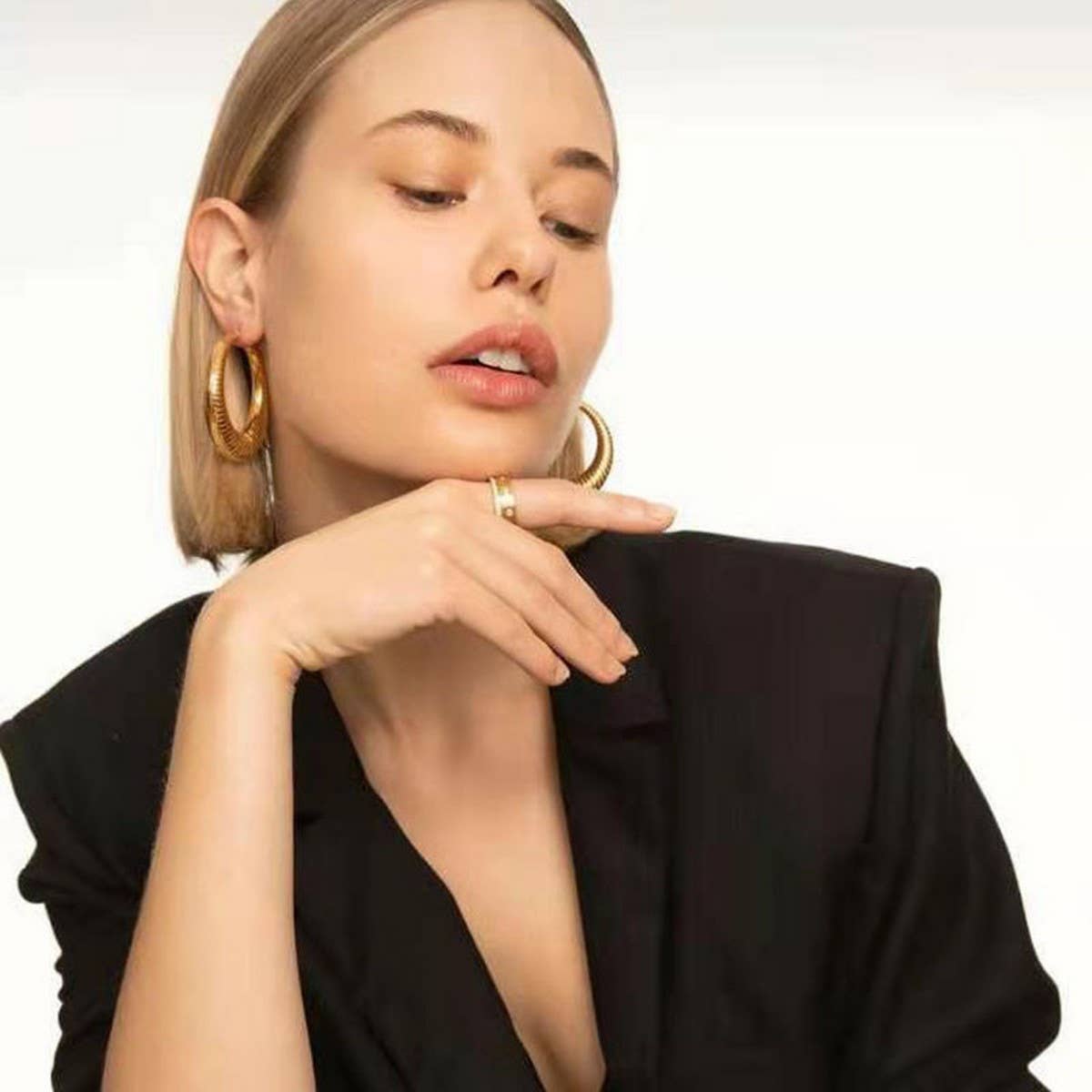 MINIMAL HOLLOW HOOP STUD EARRINGS FOR WOMEN_CWAJE5092