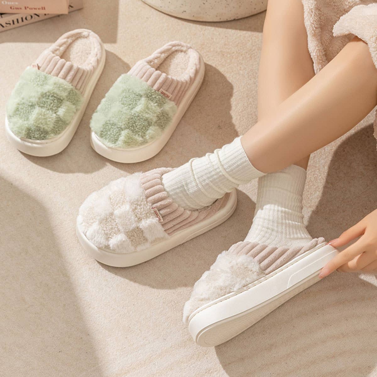 CHECKERED FUZZY WARM SLIPPERS COZY STYLISH_CWSHS0270