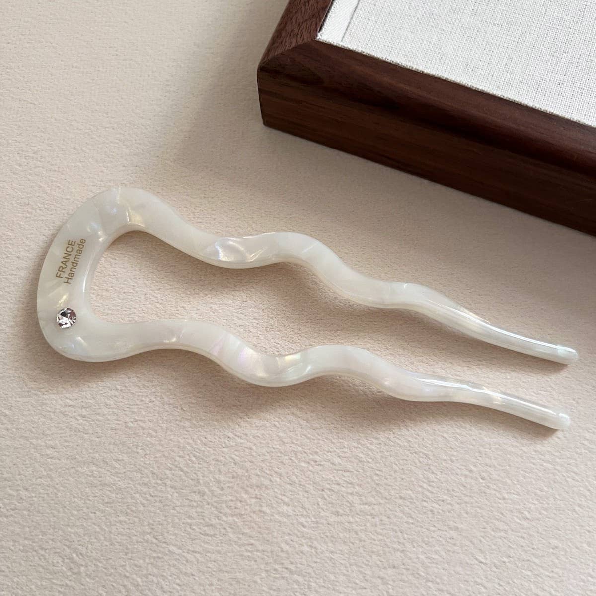 NICHE HIGH END WAVY RETRO HAIRPIN_CWAHA2694