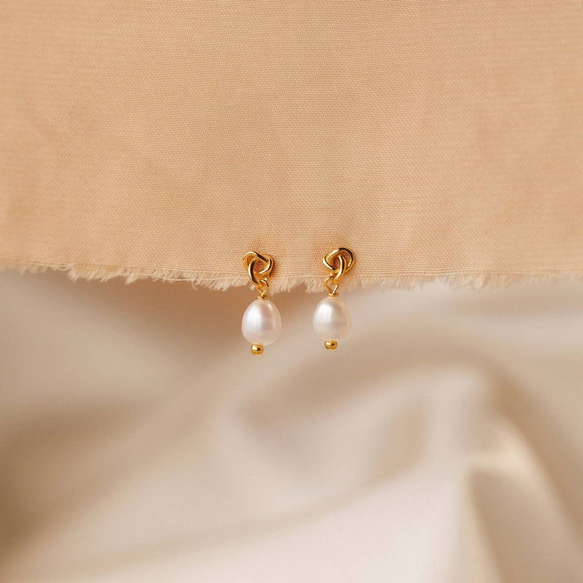 ALL MATCH VALENTINES DAY PEARL EARRINGS_CWMM5732