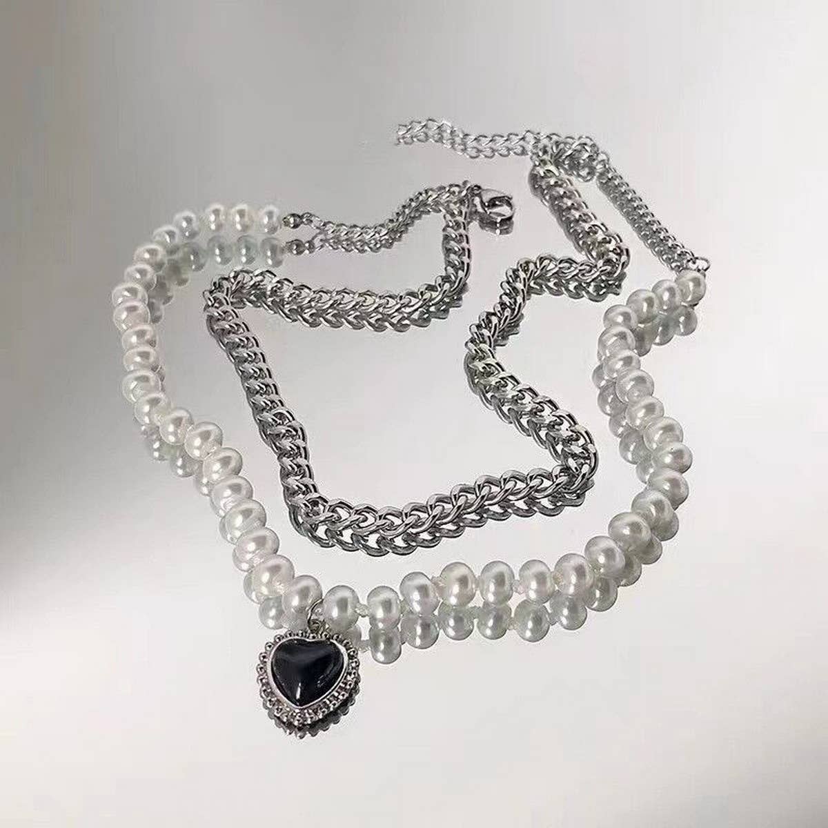 TEMPERAMENT EXAGGERATED HEART PENDANT NECKLACE_CWAJE2002