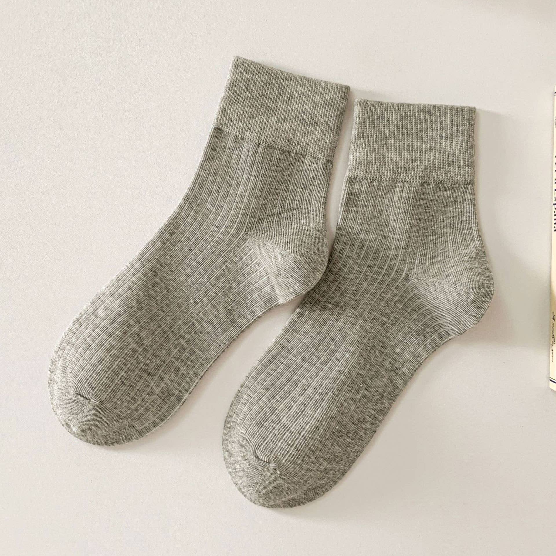 SIMPLE STYLE SOLID COTTON CREW SOCKS FOR WOMENS_CWMS1373