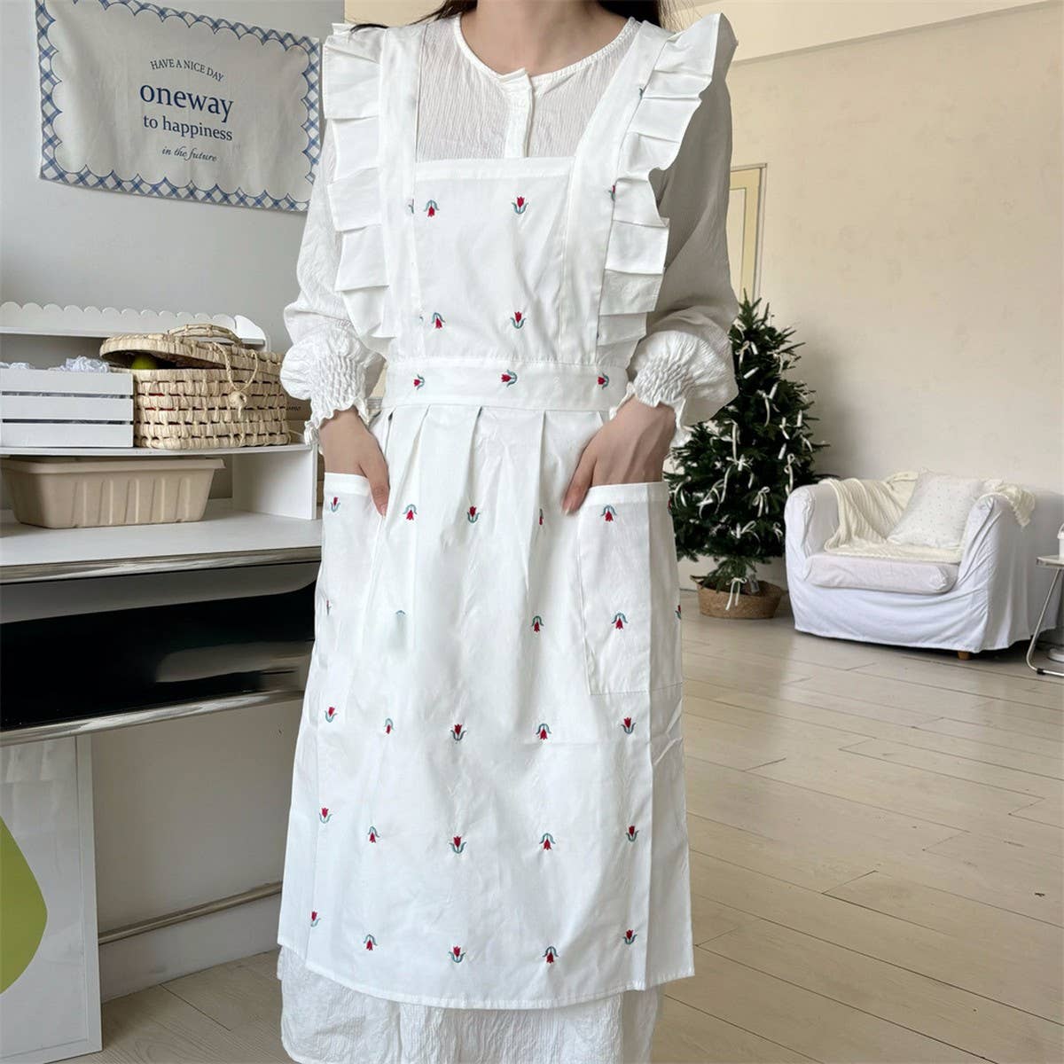 EMBROIDERED EXQUISITE TULIP APRON LOLITA APRON_CWMM5819