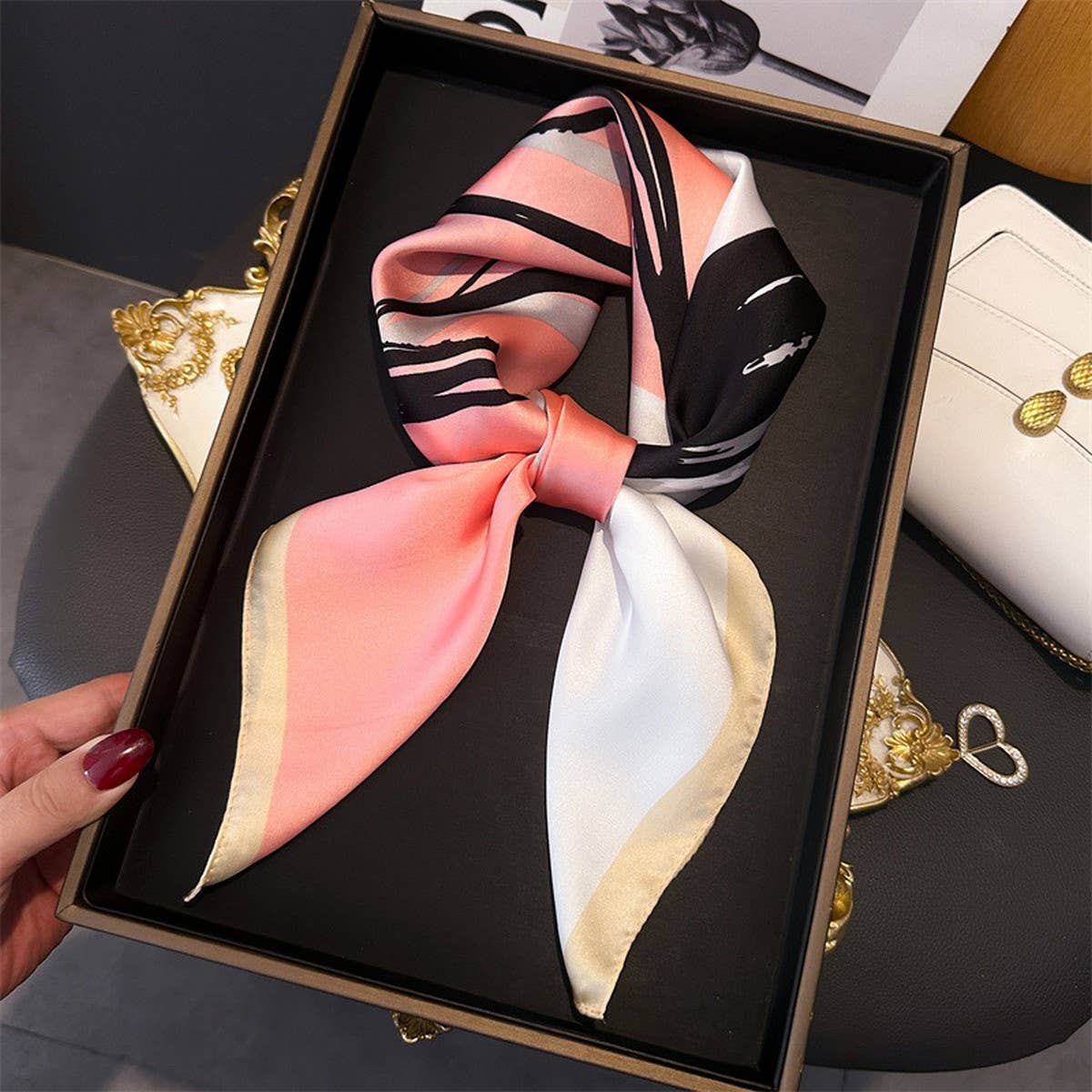 SMALL FRESH AND ARTISTIC SMALL SQUARE TOWEL_CWASC1438