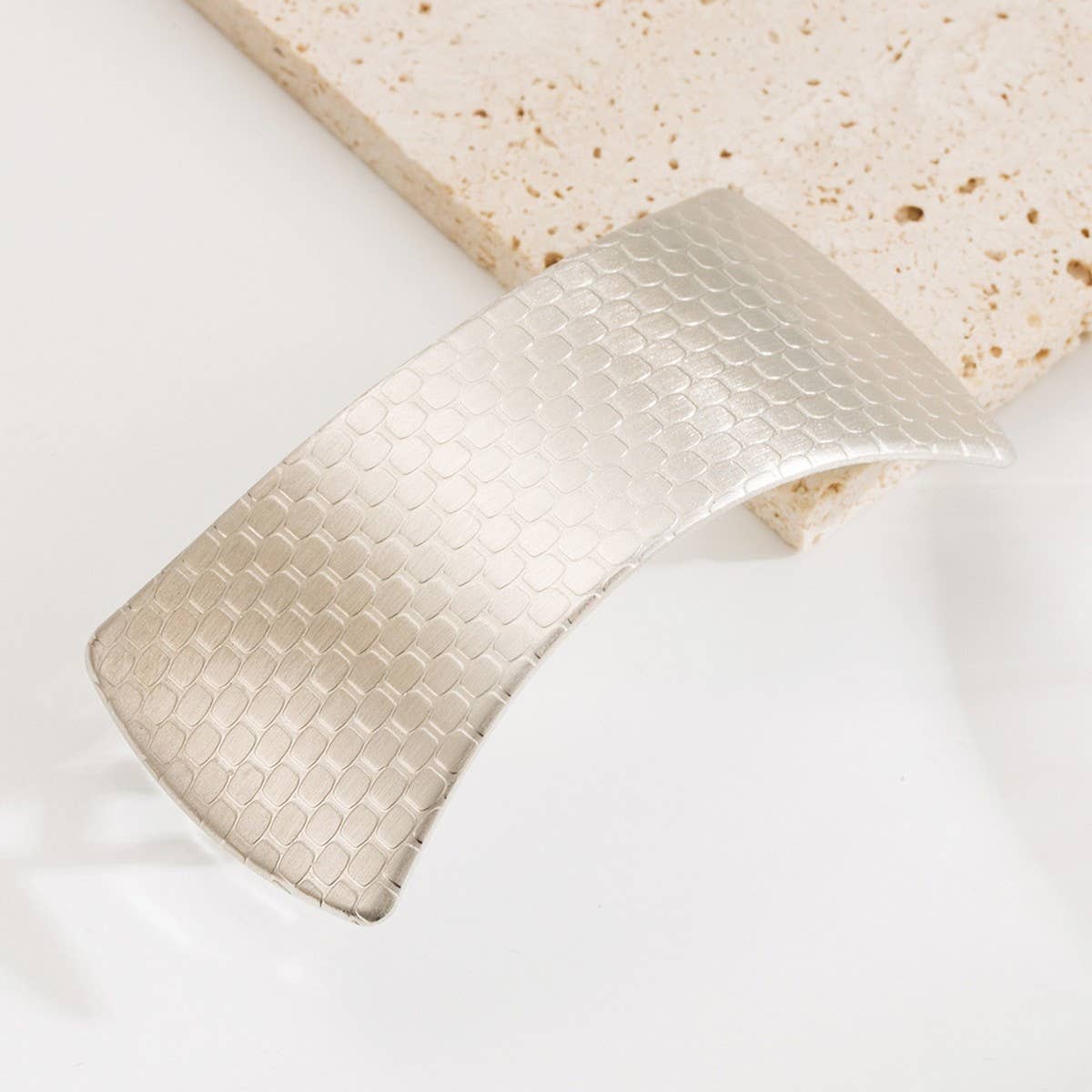 MINIMALIST METAL OVAL GEOMETRIC SPRING HAIR CLIP_CWAHA6183