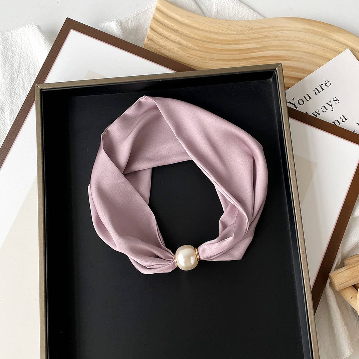 SILKY PRINT SCARF NECKLACE PEARL MAGNETIC CLASP_CWASC0820