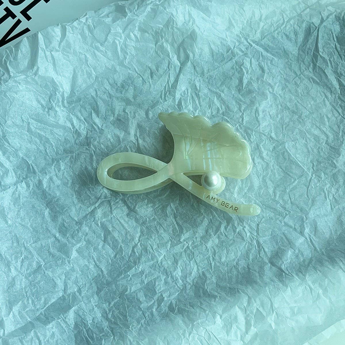 MAPLE LEAF PEARL ACETATE HAIR CLAW ELEGANT CLIP_CWAHA6019