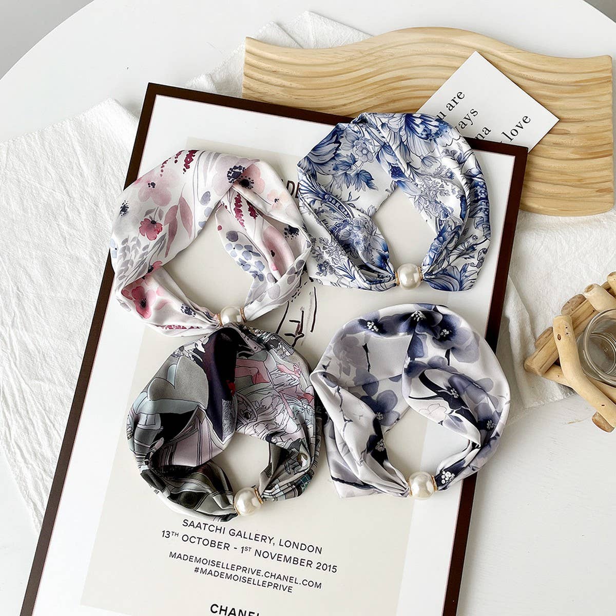 SILKY PRINT SCARF NECKLACE PEARL MAGNETIC CLASP_CWASC0820