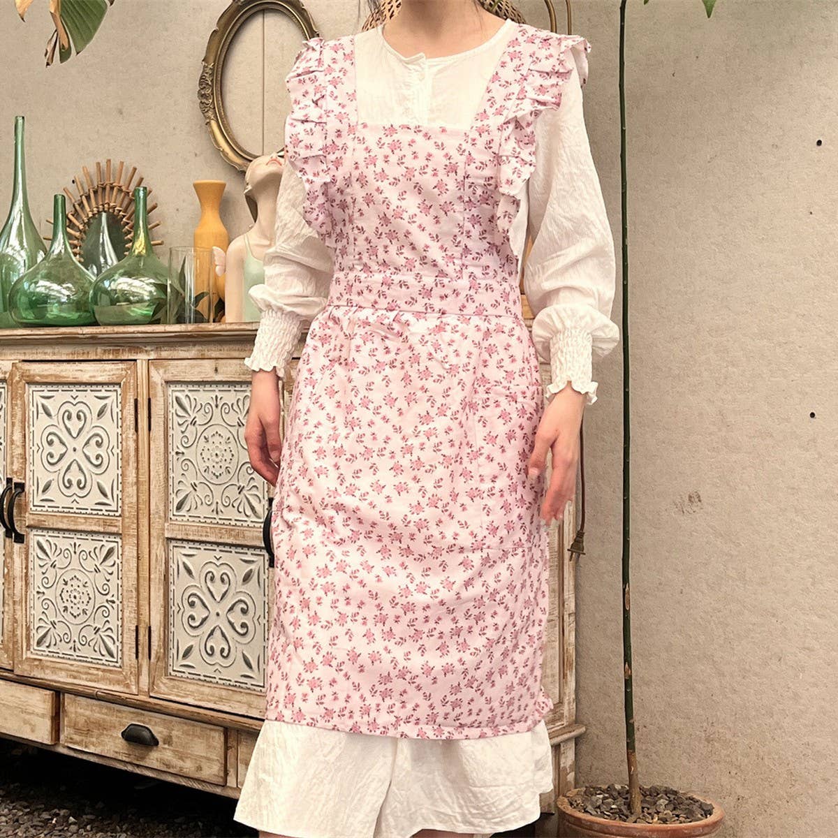 LINES COTTON AND LINEN PRINTED RUFFLED FLORAL APRON_CWMM5816
