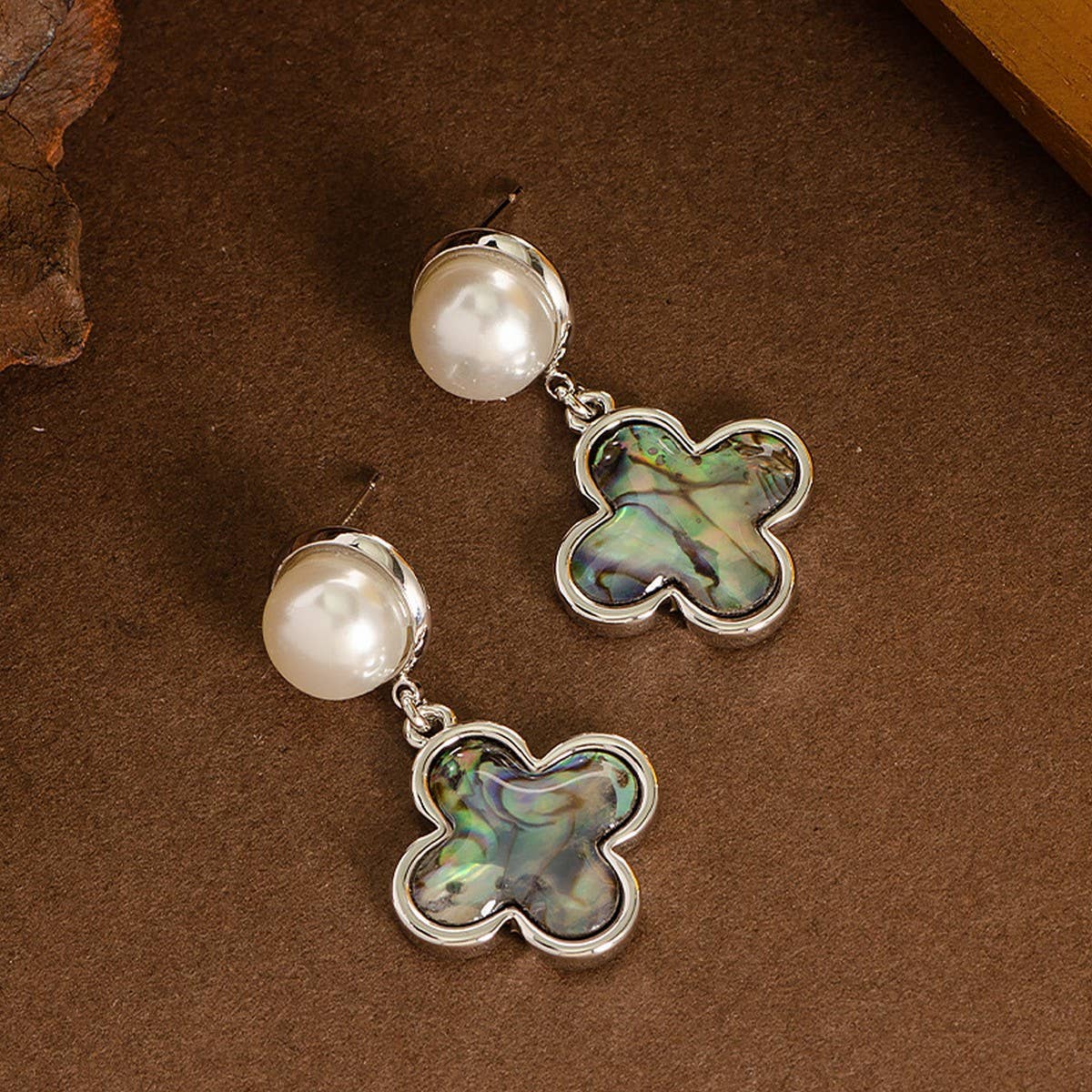 NATURAL COLORFUL ABALONE FOUR LEAF CLOVER EARRINGS_CWMM4332