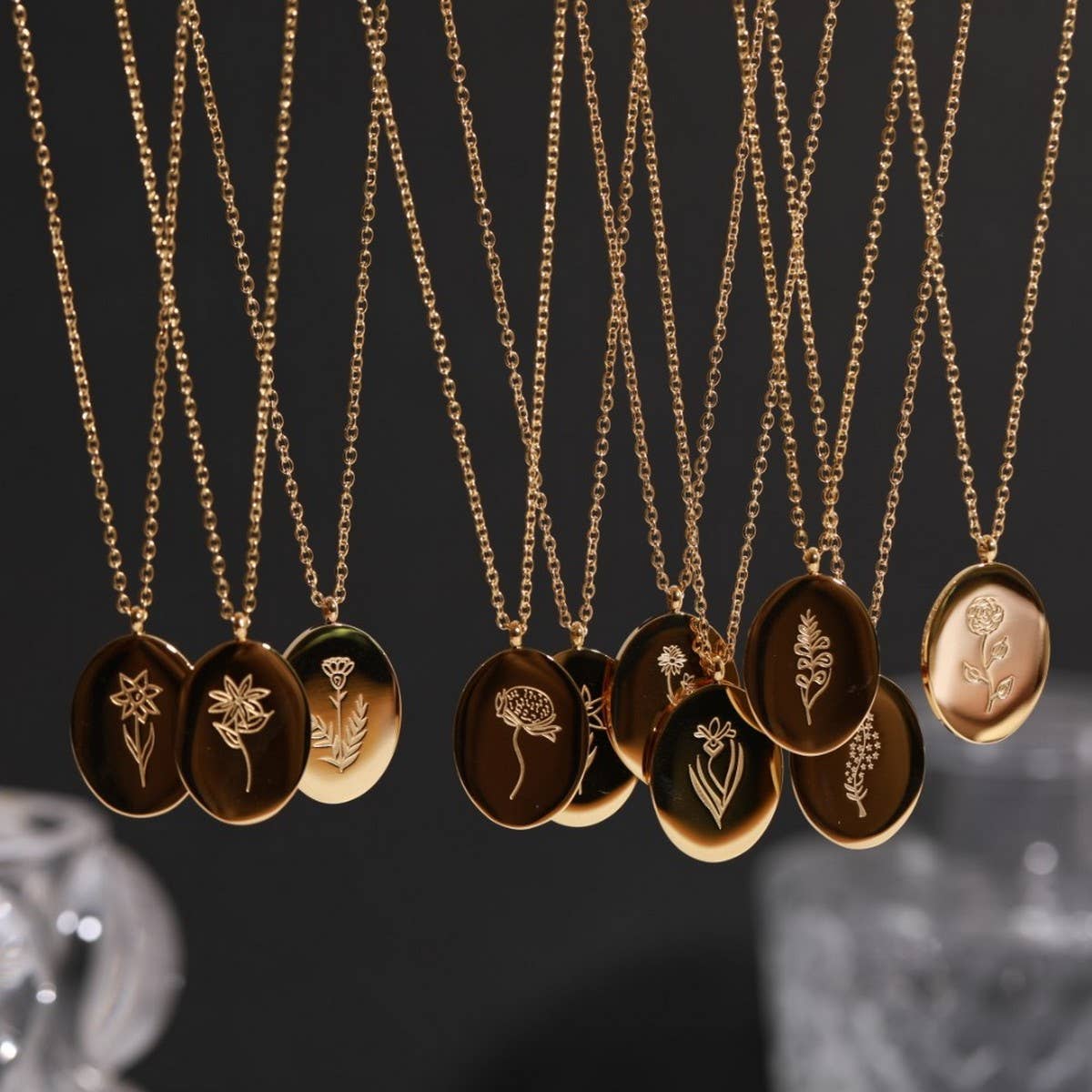 GOLD STAINLESS STEEL DECEMBER FLOWER NECKLACE_CWMM3778