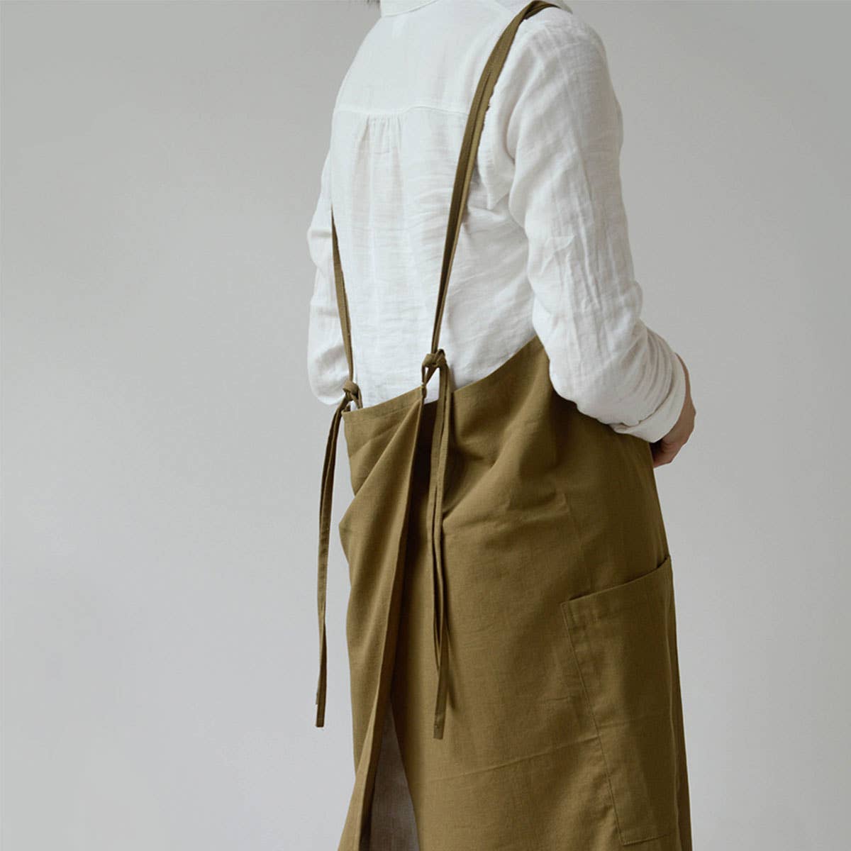 ADJUSTABLE COTTON LINEN APRON WITH POCKETS_CWMM3291