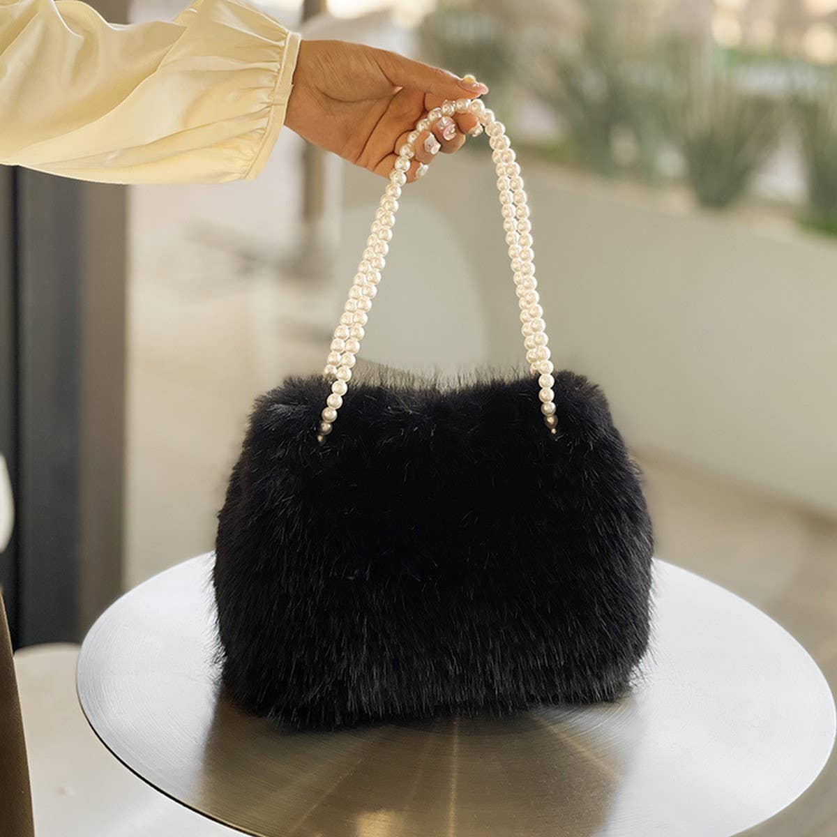 Winter Fashion Pearl Chain Shoulder Plush Bag_Cwab3950