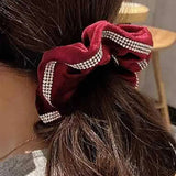 SOLID COLOR VELVET SCRUNCHIE_CWAHA0173