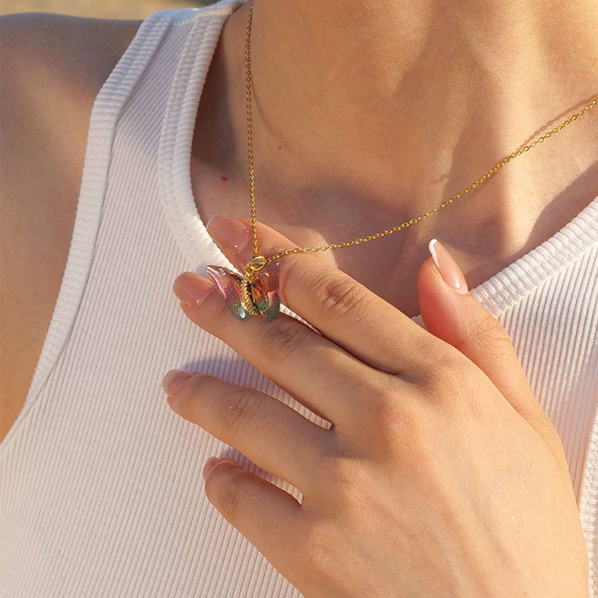 RESIN BUTTERFLY PENDANT NECKLACE_CWAJE0618