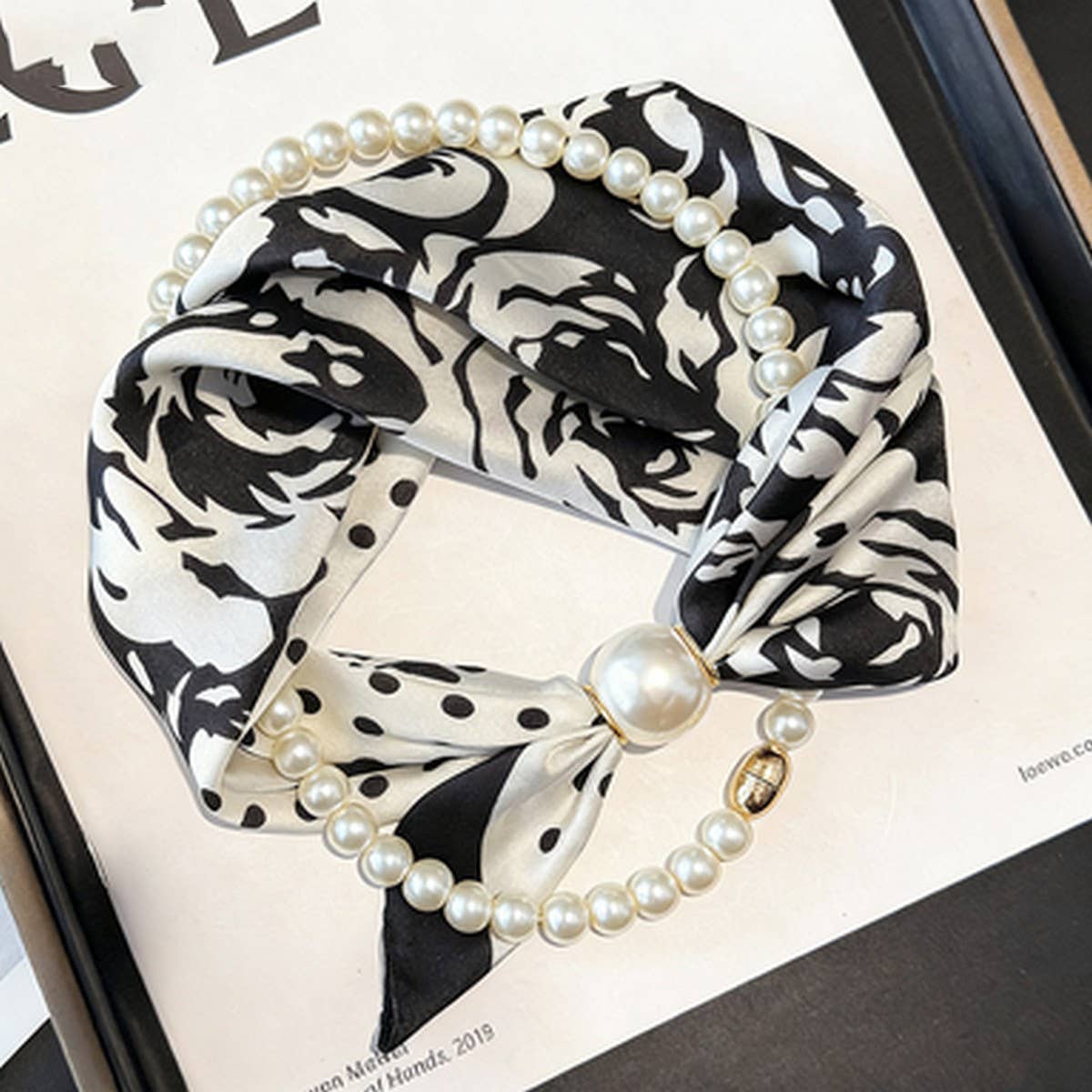 Ivory Pearl Magnetic Skinny Neck Scarf_Cwasc03933