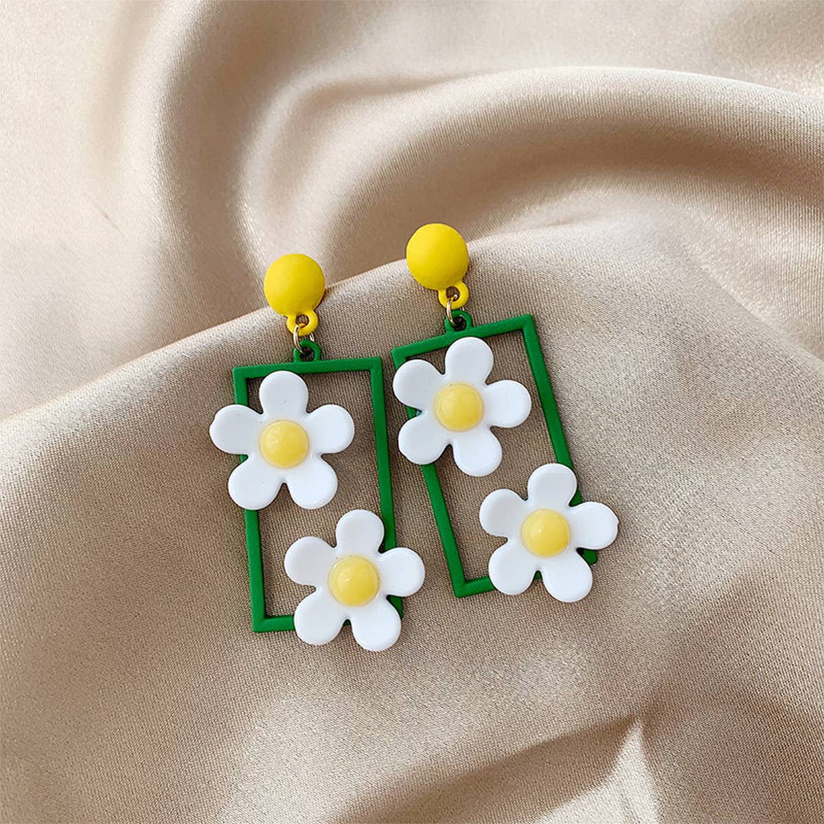 SIMPLE GREEN SQUARE FRAME FLOWER STUD EARRINGS_CWAJE1627