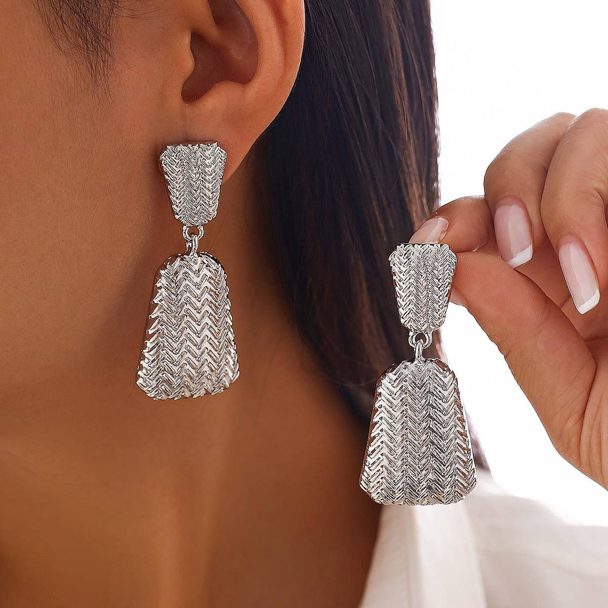 FASHIONABLE COMMUTING IRREGULAR TEXTURE EARRINGS_CWMM3202