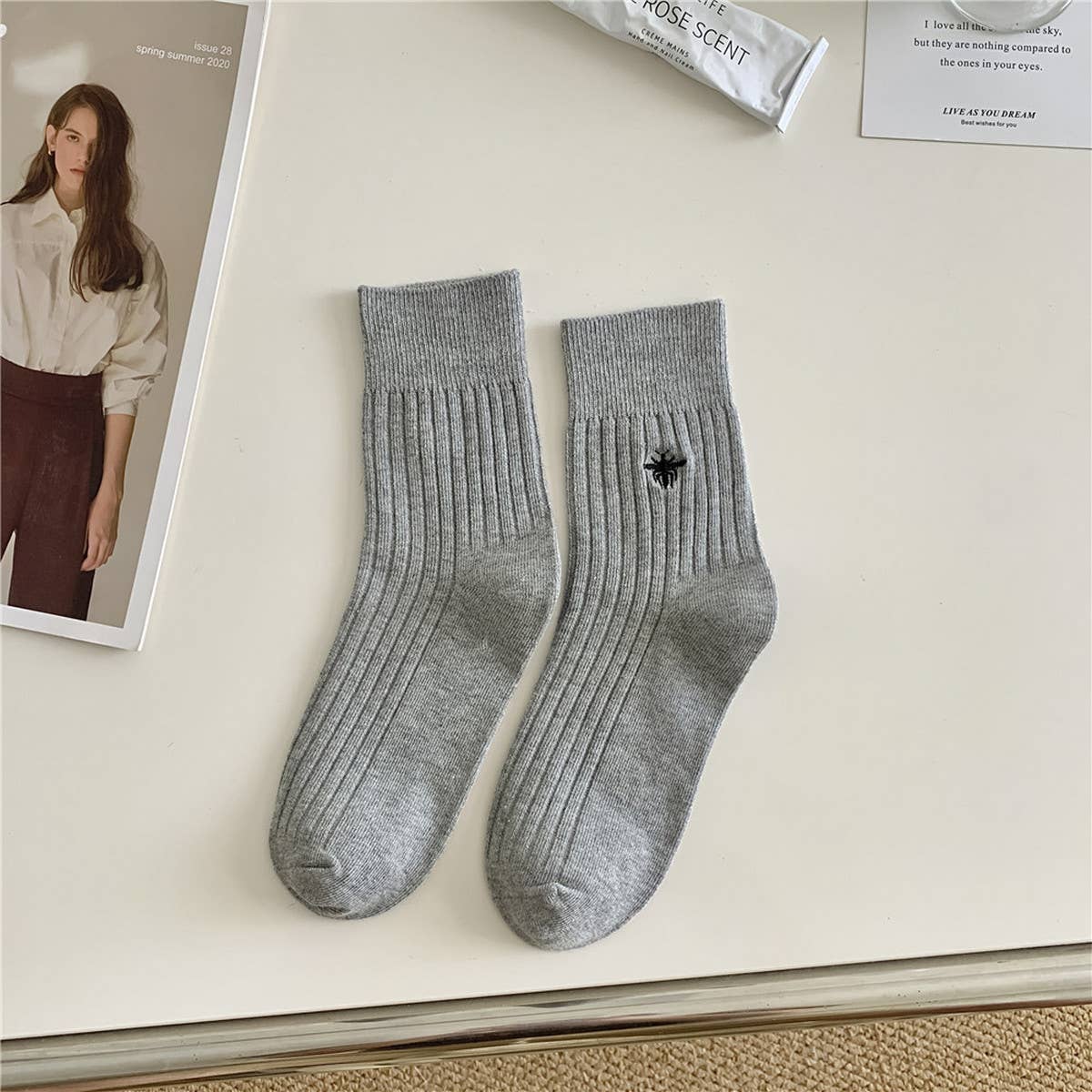 EMBROIDERED MID CALF VERTICAL KNITTED PILE SOCKS_CWMS0944
