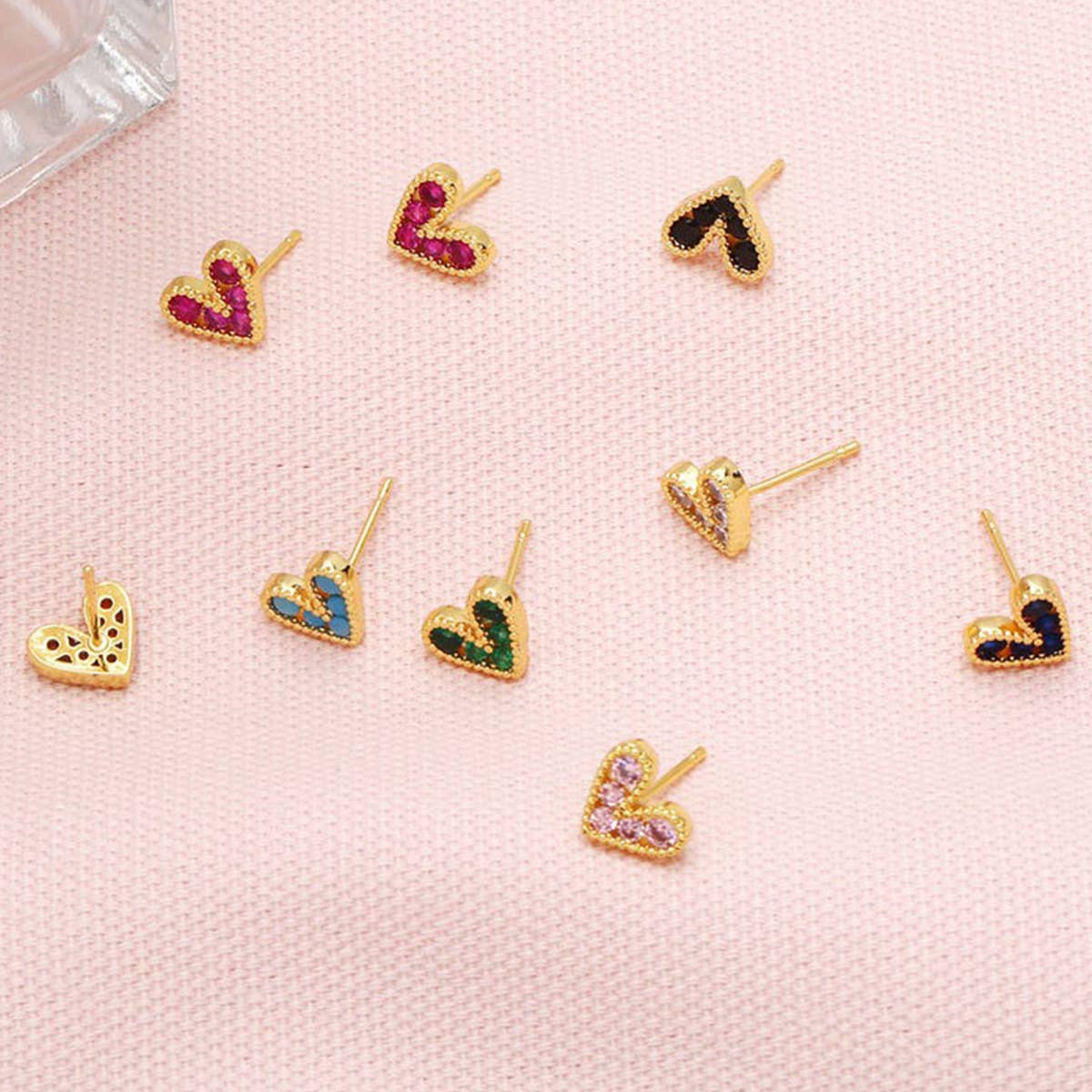 MINI COLORED ZIRCON HEART SHAPED EARRINGS_CWAJE0974
