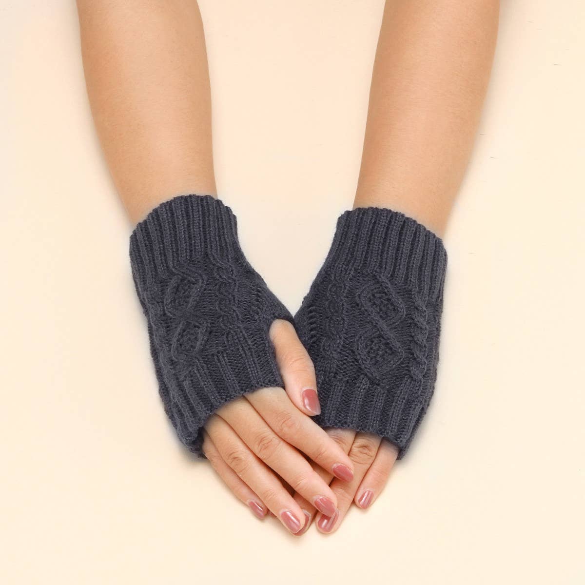 KNITTED DIAMOND SHAPED FINGER HOLE GLOVES_CWAG0088