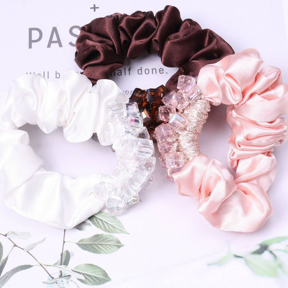 ELEGANT CRYSTAL SCRUNCHIE FASHION HAIR TIE_CWAHA6863