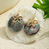 HOLLOW PETAL NATURAL BLACK SHELL EARRINGS_CWMM4270