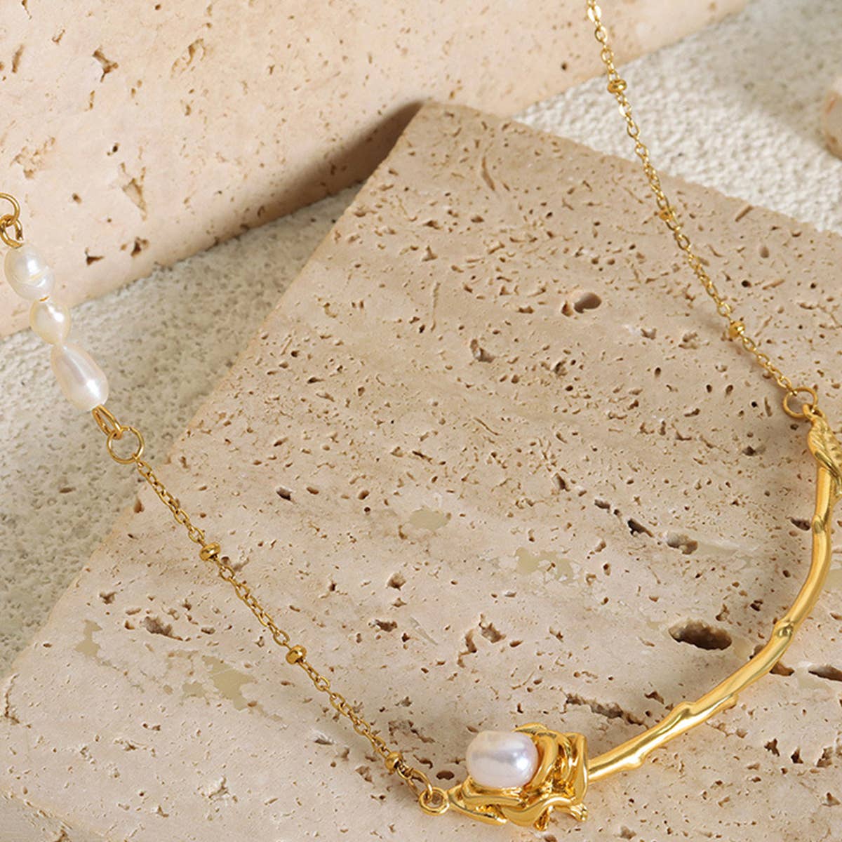 NATURAL FRESHWATER PEARL STAINLESS STEEL NECKLACE_CWAJE1095