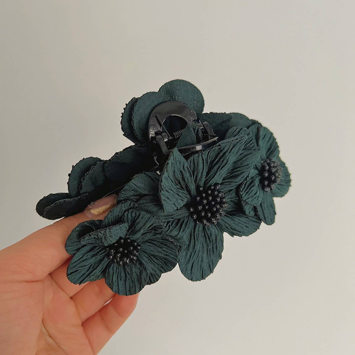 RETRO THREE DIMENSIONAL FLOWER HAIRPINS_CWAHA1200