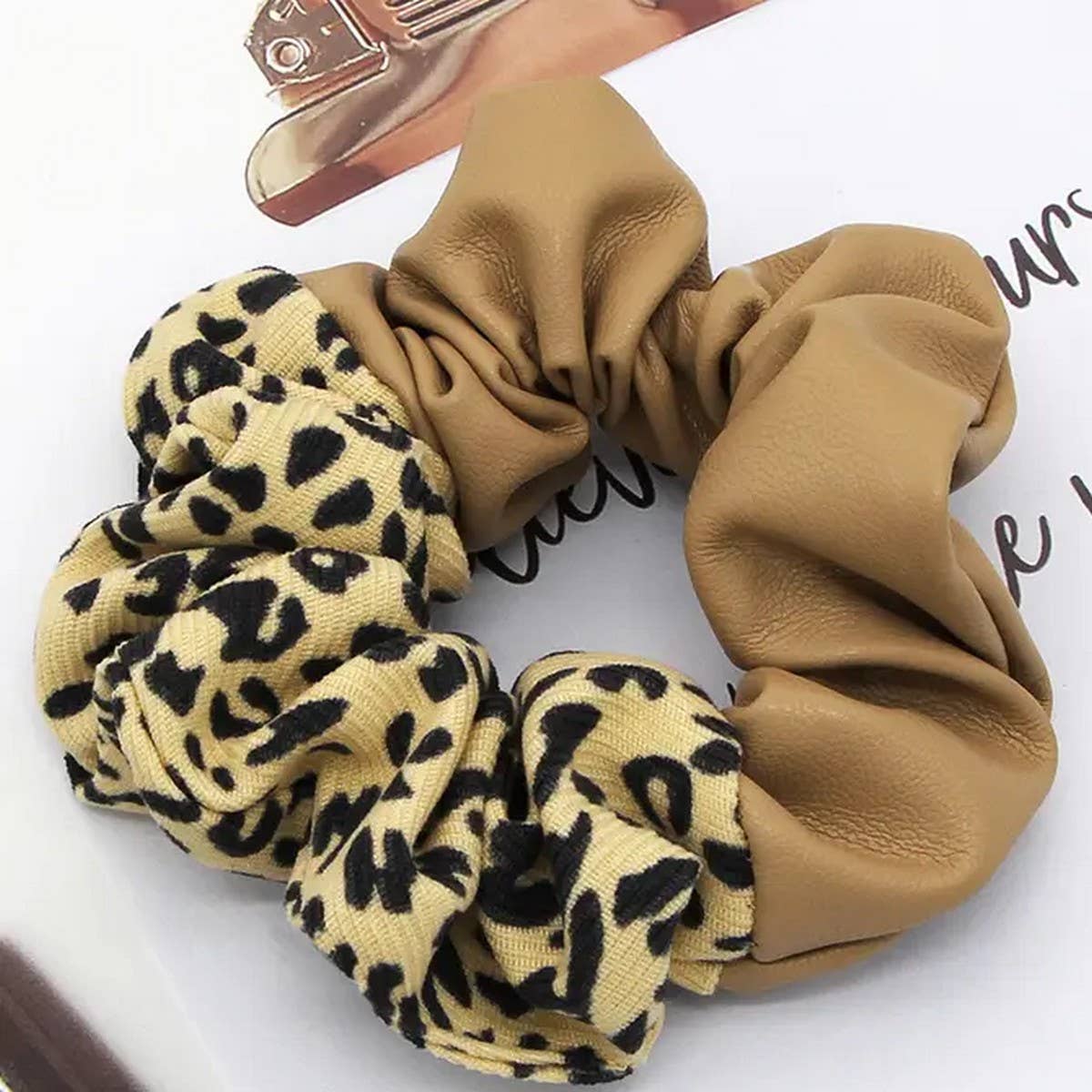 MINIMALIST BICOLOR SCRUNCHIE_CWAHA0165