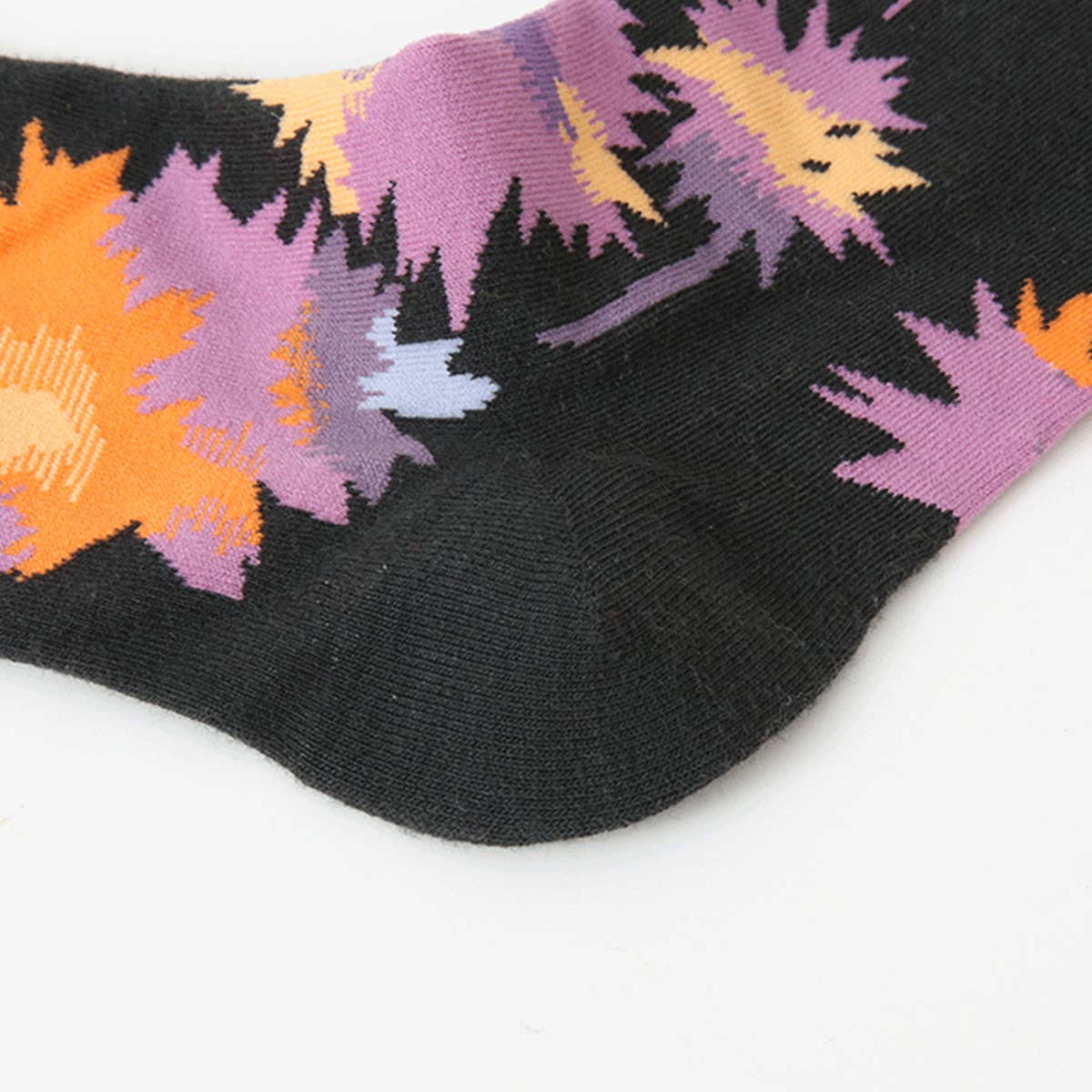 FANCY DESIGN PATTERNED KNEE HIGH SOCKS_CWMS0188