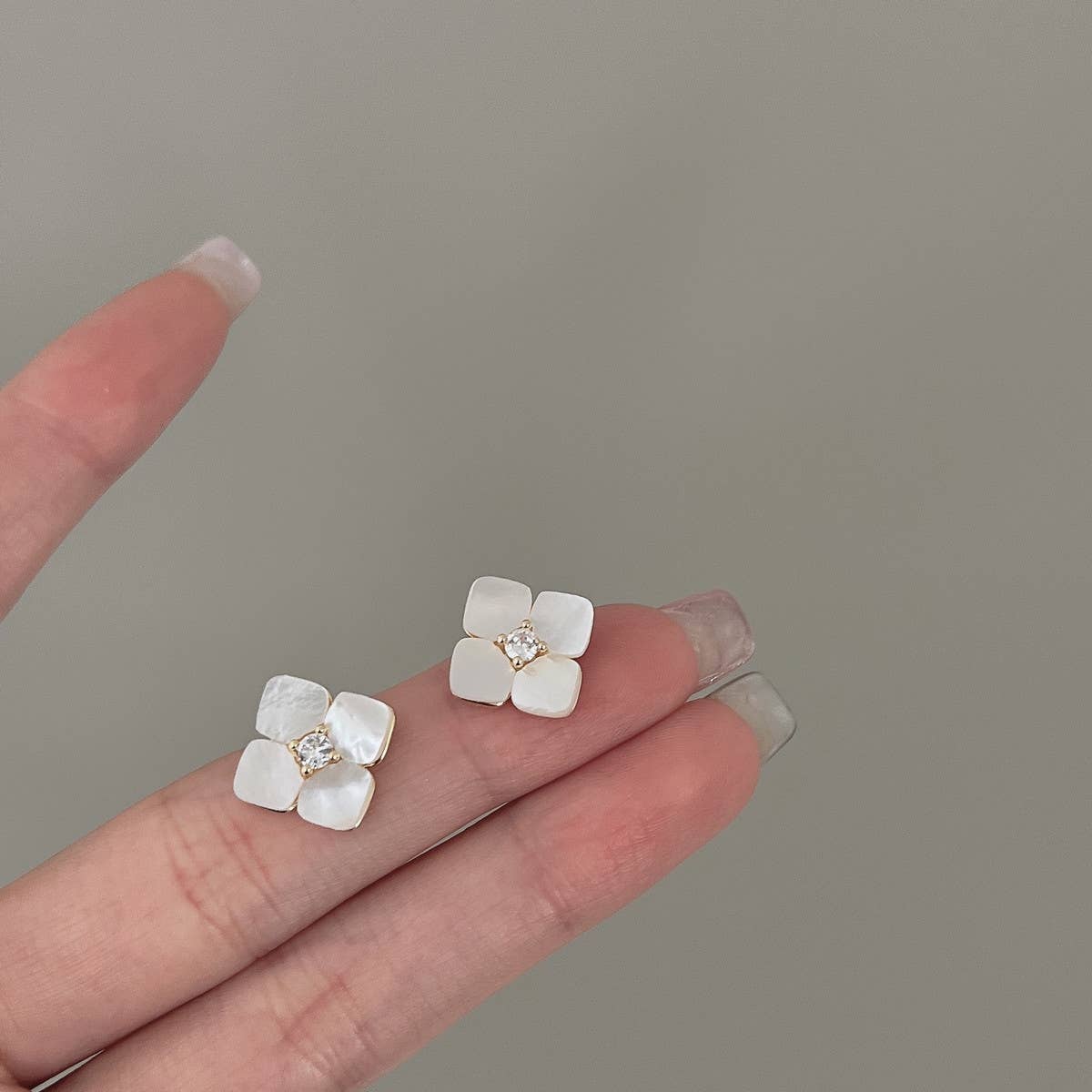 FRESH SHELL FLOWER EARRINGS_CWAJE1290