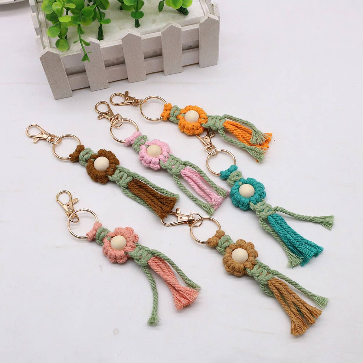 HAND WOVEN FLOWER KEYCHAIN_CWMM1563