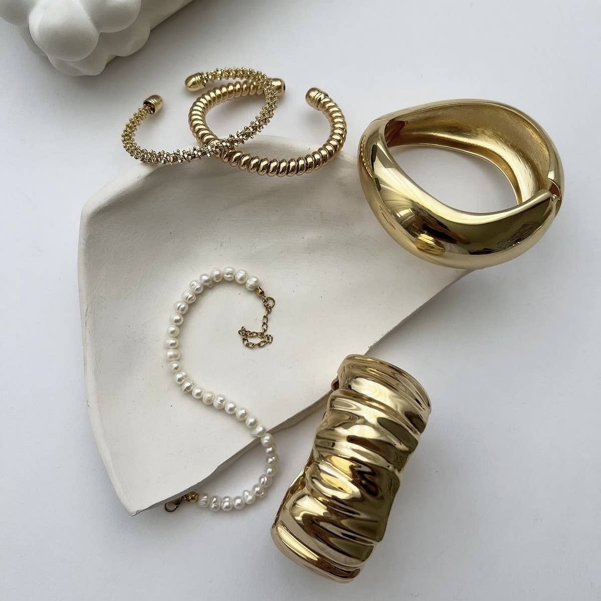 FASHIONABLE METALLIC SMOOTH SPRING BRACELET_CWMM3116