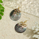 HOLLOW PETAL NATURAL BLACK SHELL EARRINGS_CWMM4270