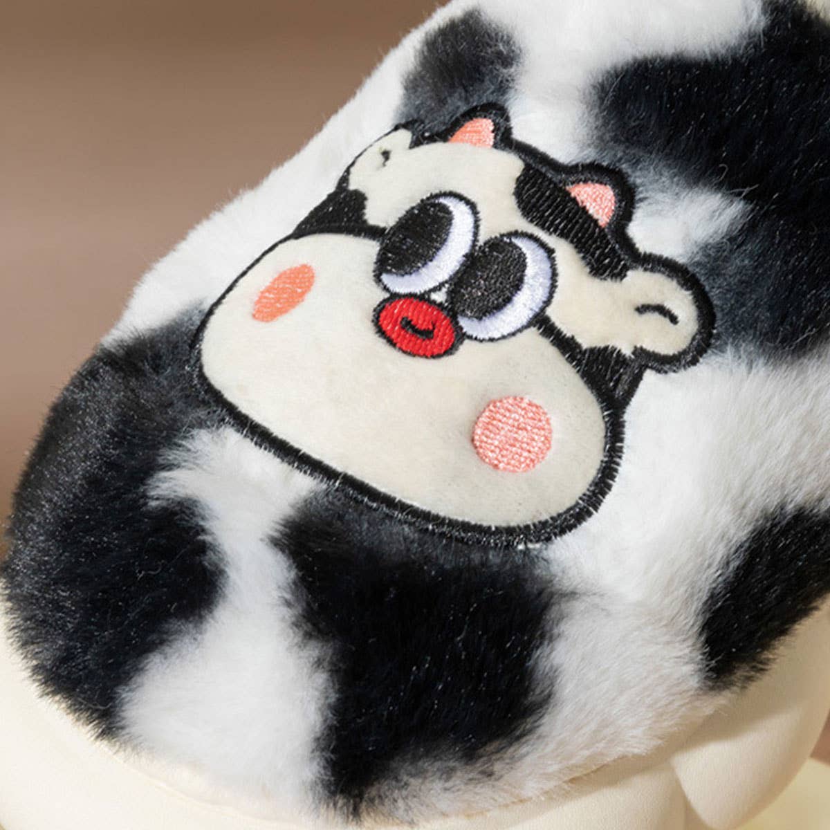 CARTOON COW EMBROIDERED FUZZY BEDROOM SLIPPERS_CWSHS0244