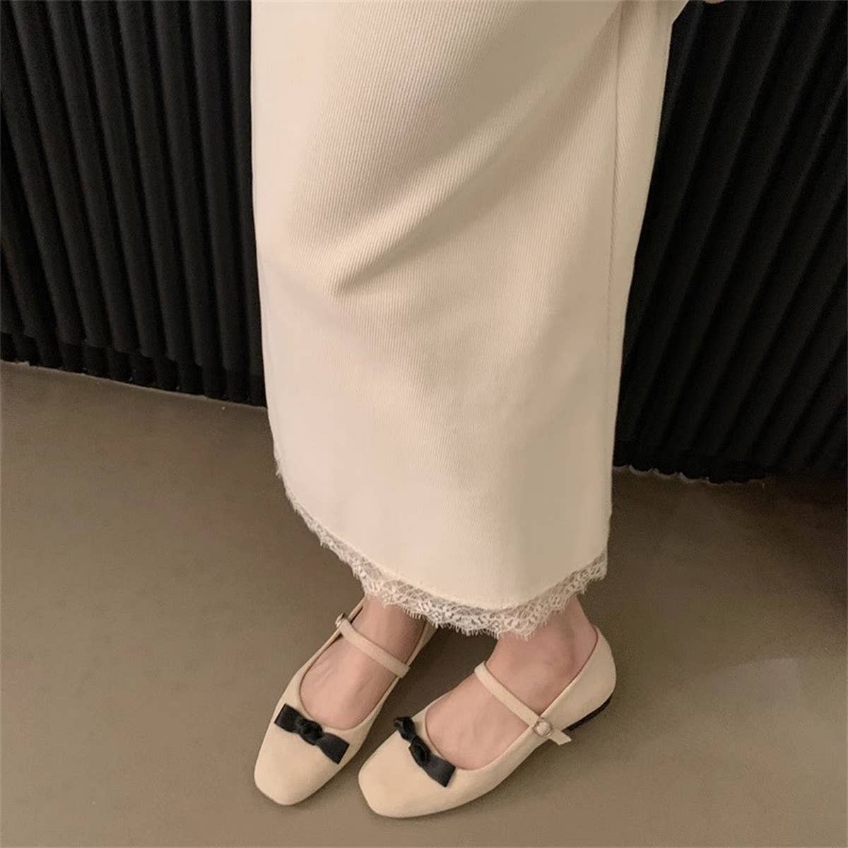 BOW SQUARE TOE MARY JANES WITH COLOR BLOCK_CWSHF0161