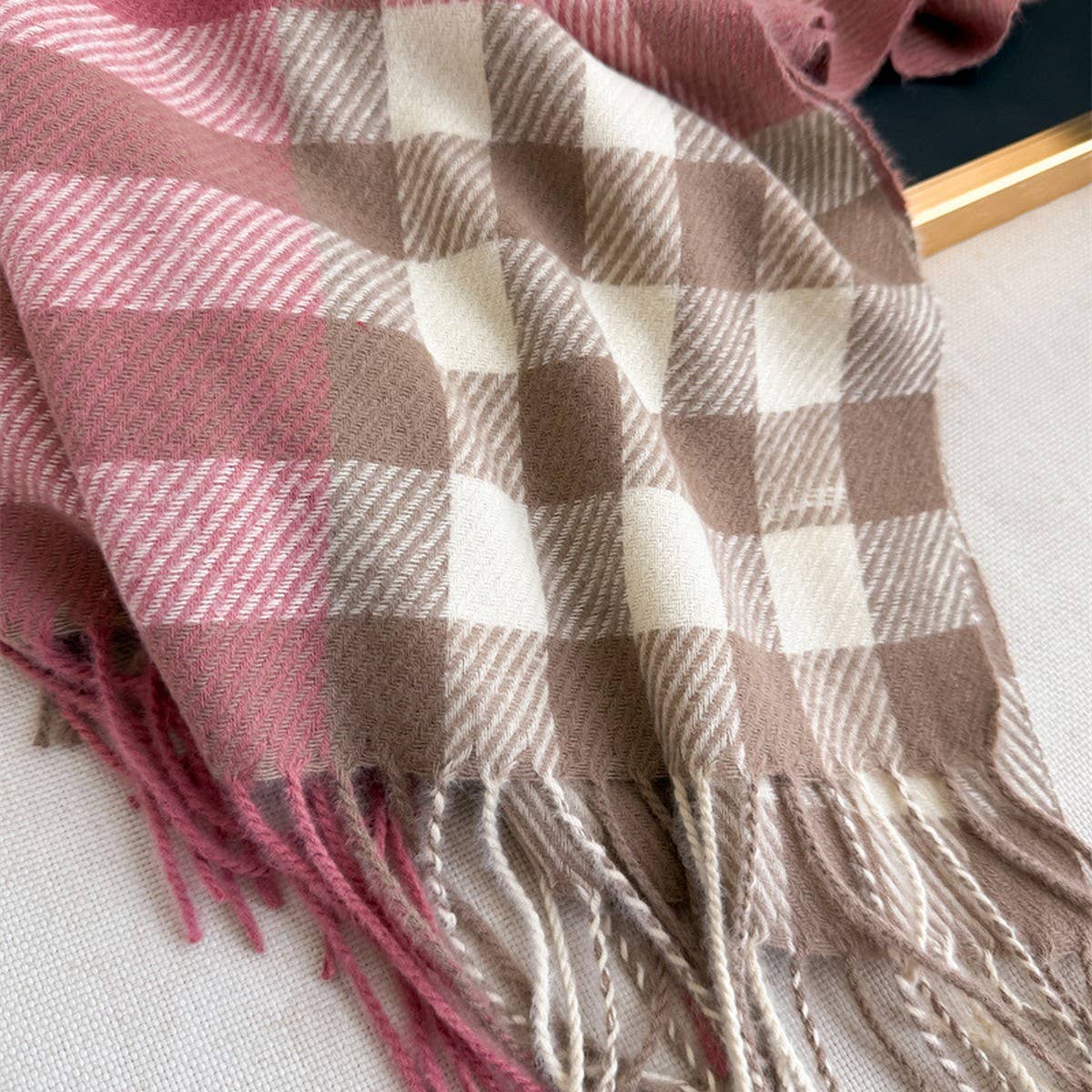 MODERN PLAID FRINGE SCARF WITH LUXE TEXTURE_CWASC2770