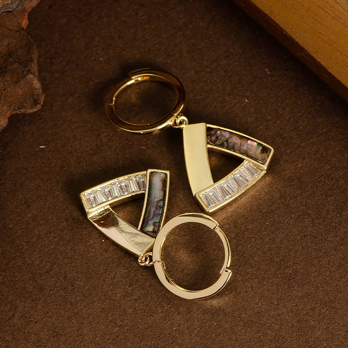 NATURAL ABALONE ZIRCON MOTHER OF PEARL EARRINGS_CWMM4329