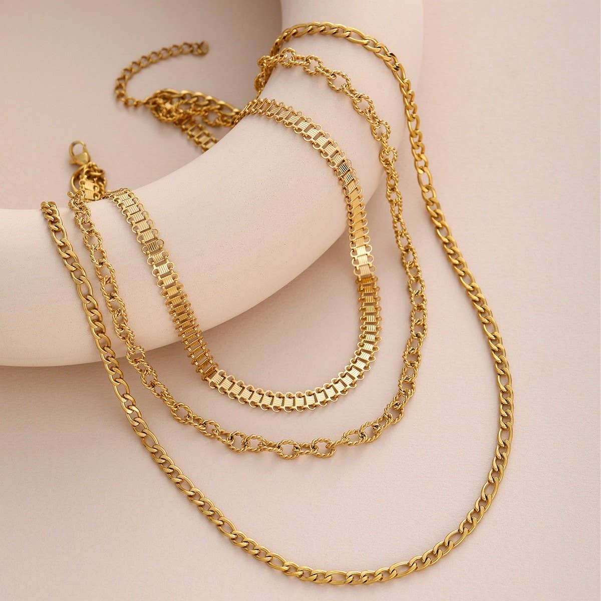 STAINLESS STEEL METAL MULTI LAYERED CHAIN NECKLACE_CWMM3678