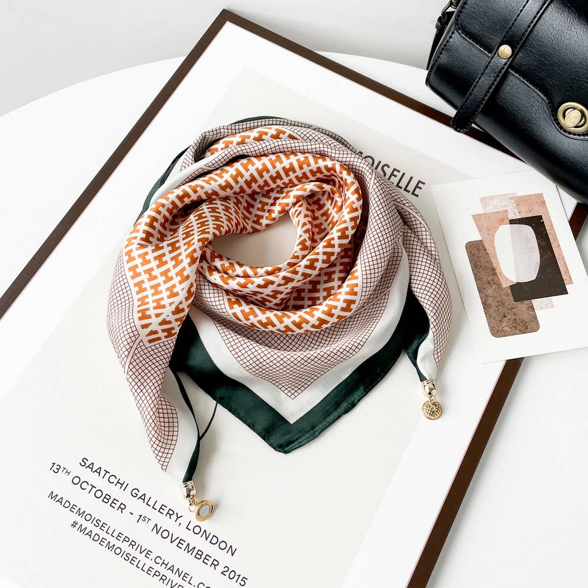 Magnetic Print Triangle Scarf For Spring Style_Cwasc02917
